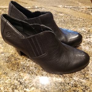 Born Black Pebbled Leather Ankle Heeled Boots Size 9.5